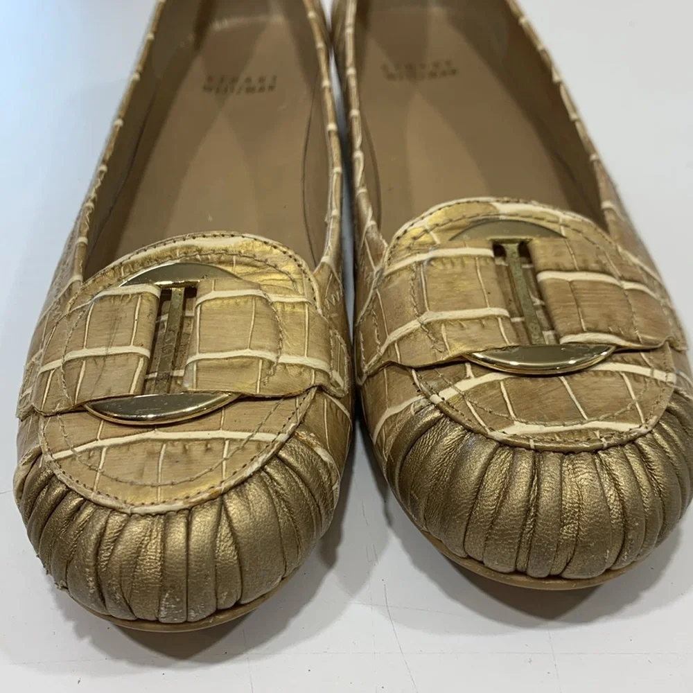 Stuart Weitzman size 8 narrow flats